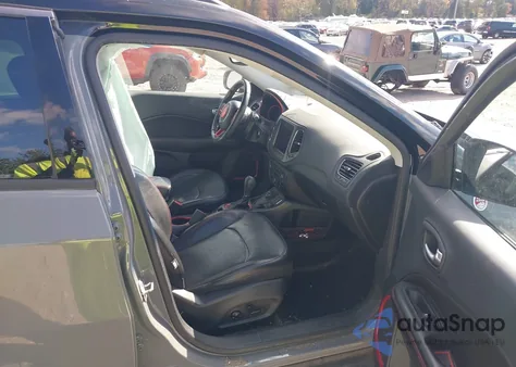 2020 Jeep Compass Trailhawk 4X4 z USA, uszkodzony, nr VIN 3C4NJDDB3LT259885